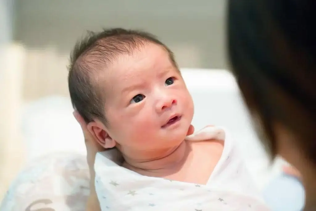 Yeni doğmuş bir bebeği ziyaret ederken 7 ilke